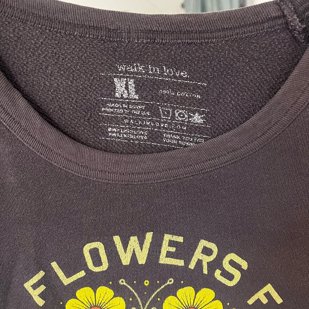 Walkinlove. Christian sweatshirt The Flowers Fade - Picture 2 of 2